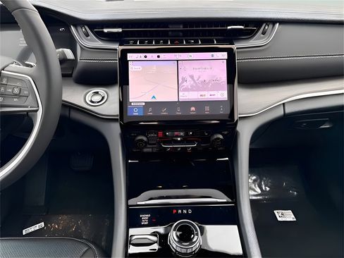 New 2025 Jeep Grand Cherokee L Limited w/ Luxury Tech Group II image 27