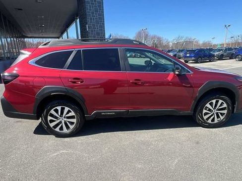 Certified 2025 Subaru Outback Premium AWD/4WD image 8