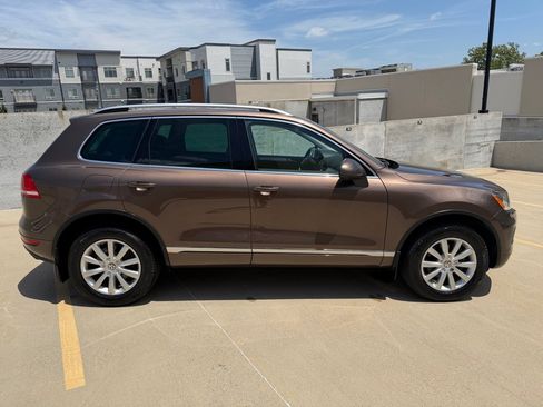 Used 2012 Volkswagen Touareg VR6 AWD/4WD image 2