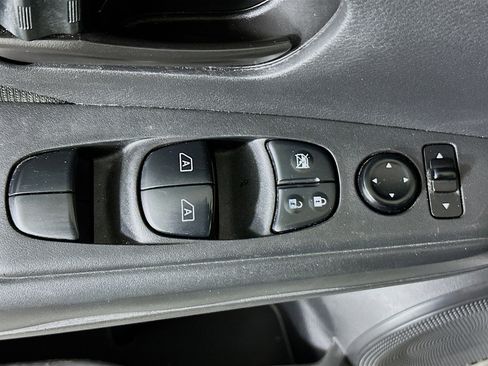 Used 2021 Nissan Kicks S FWD image 14