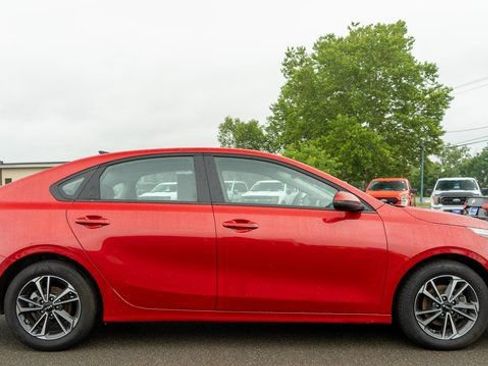 Used 2024 Kia Forte LXS w/ LXS Technology Package FWD image 5