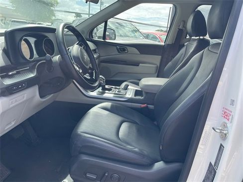 Used 2024 Kia Carnival LX image 9