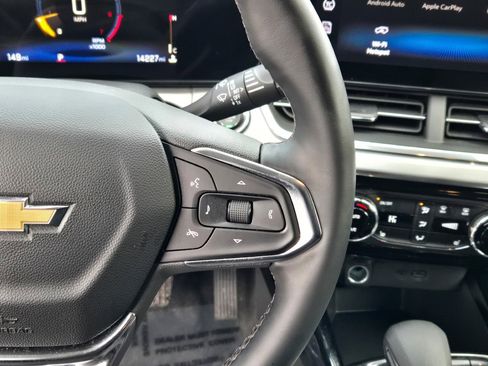 Certified 2025 Chevrolet Trax LT w/ LT Convenience Package image 29