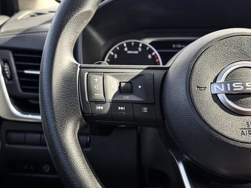 Used 2024 Nissan Rogue SV FWD image 18