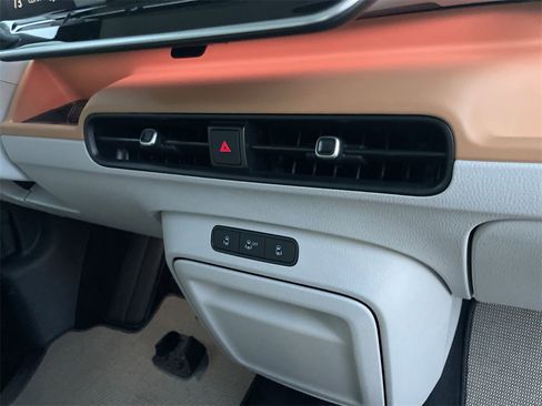 Used 2025 Volkswagen ID. Buzz 1st Edition image 28