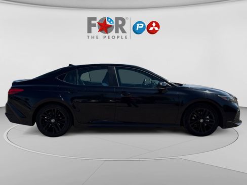 Used 2025 Toyota Camry SE FWD image 6