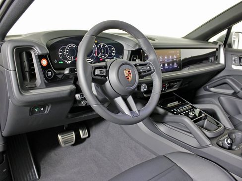 New 2026 Porsche Cayenne S image 4