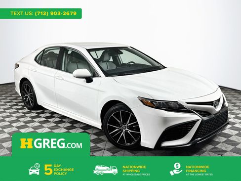 Used 2022 Toyota Camry SE FWD image 1
