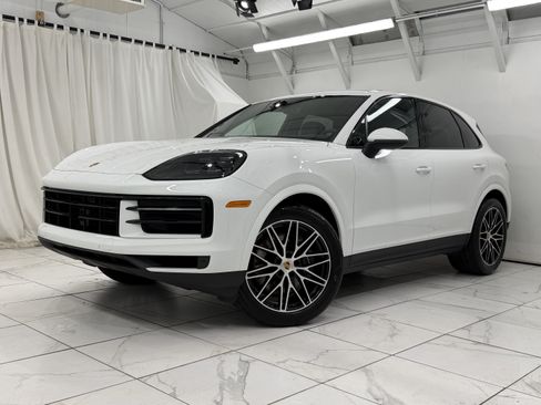 Certified 2024 Porsche Cayenne AWD/4WD image 1