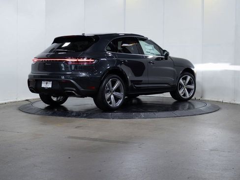 Certified 2025 Porsche Macan image 7