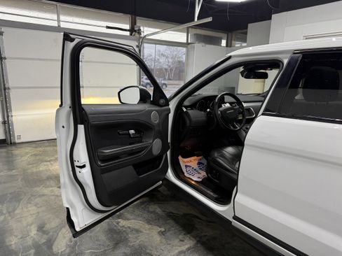 Used 2017 Land Rover Range Rover Evoque HSE image 9