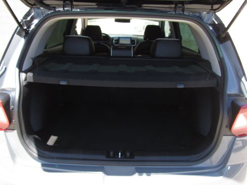 Used 2022 Hyundai Venue Limited FWD image 12