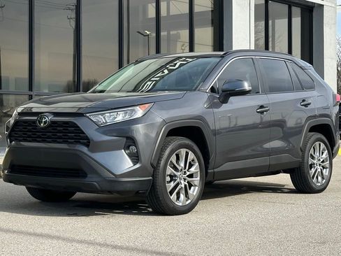 Used 2020 Toyota RAV4 XLE Premium image 5