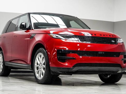 Used 2025 Land Rover Range Rover Sport SE AWD/4WD image 4