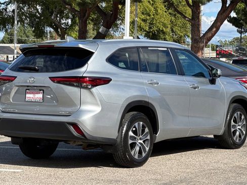 Certified 2023 Toyota Highlander XLE image 3