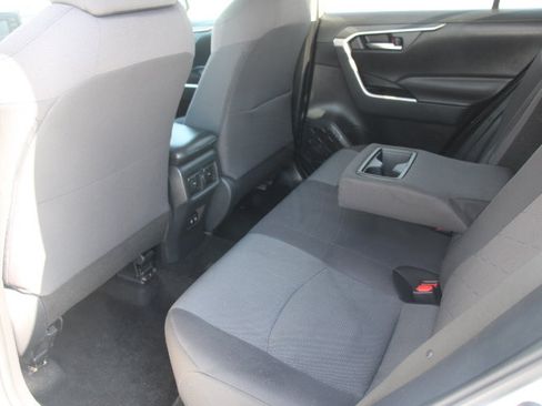 Used 2020 Toyota RAV4 XLE w/ Carpet Mat Package FWD image 14