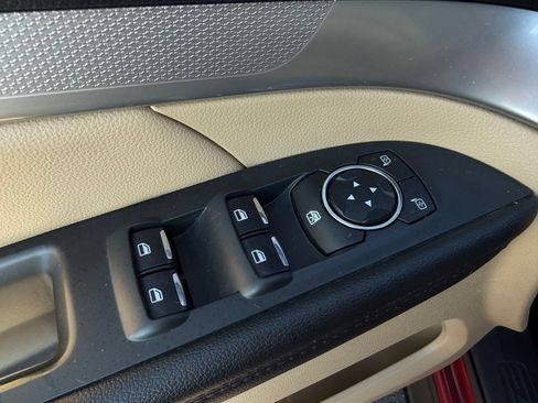 Used 2017 Ford Explorer XLT w/ Equipment Group 202A FWD image 16