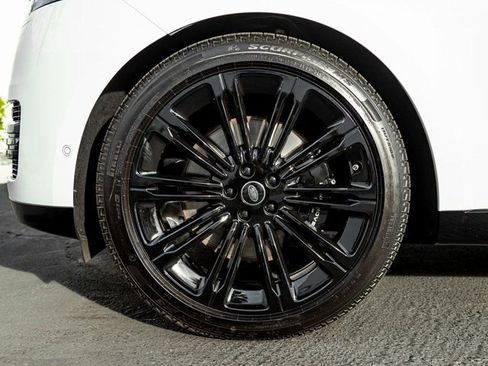 New 2025 Land Rover Range Rover SE image 11