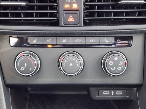 Used 2024 Volkswagen Jetta Sport image 20