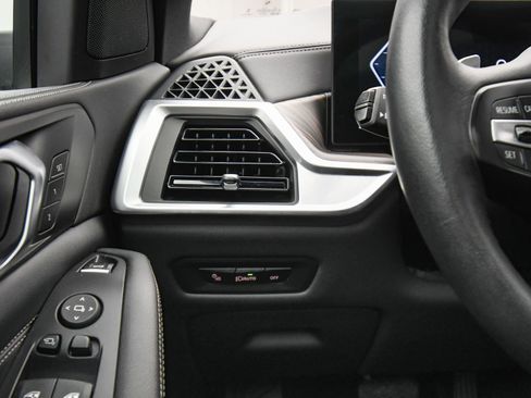 Used 2024 BMW X5 xDrive40i w/ Parking Assistance Package image 36