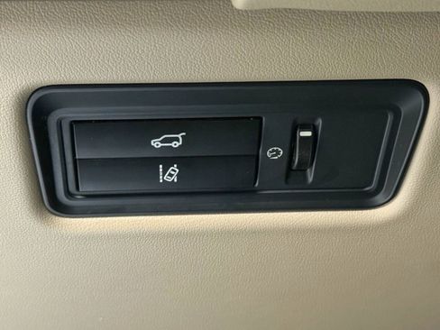 Used 2015 Land Rover Range Rover Sport HSE image 27