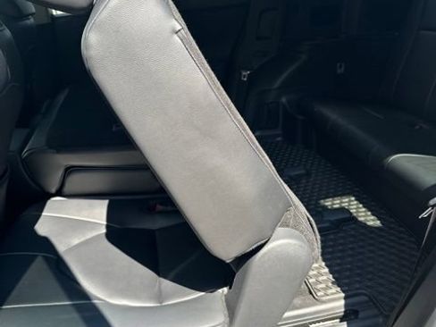 Used 2024 Toyota Highlander XLE AWD/4WD image 60