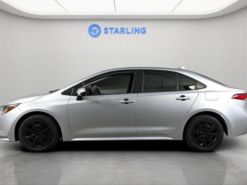 Used 2020 Toyota Corolla LE FWD image 3