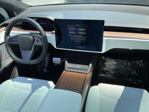 Used 2023 Tesla Model X AWD/4WD image 59