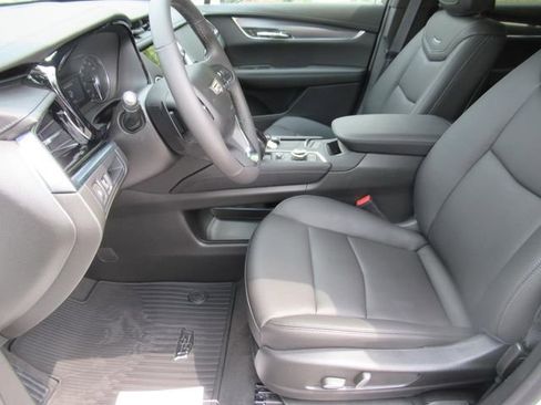 New 2025 Cadillac XT6 Luxury image 15