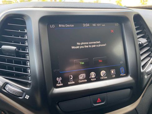 Used 2016 Jeep Cherokee Latitude w/ Comfort/Convenience Group AWD/4WD image 22