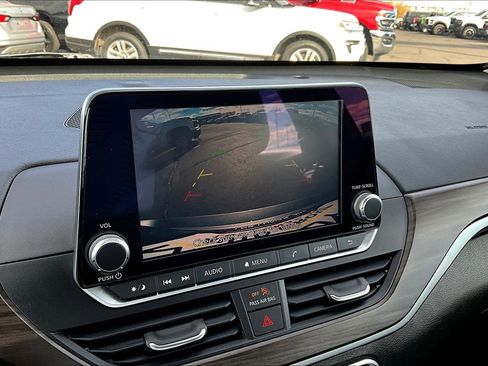 Used 2024 Nissan Altima 2.5 SV image 14