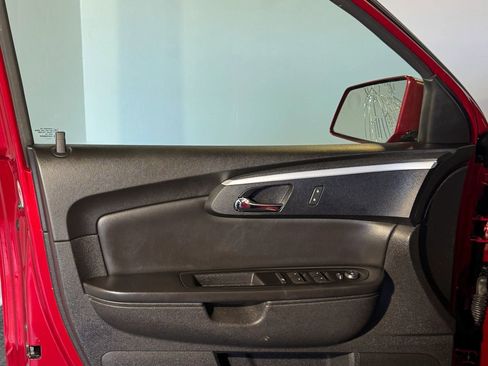 Used 2012 Chevrolet Traverse LT image 13