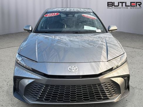 Certified 2025 Toyota Camry SE FWD image 9