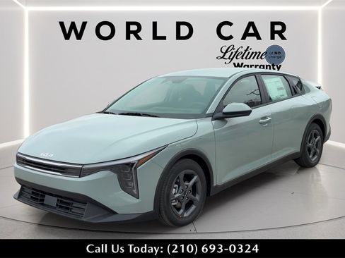 New 2025 Kia K4 LXS image 3
