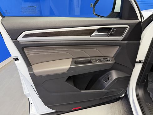 Used 2023 Volkswagen Atlas SE w/ Panoramic Sunroof Package AWD/4WD image 9