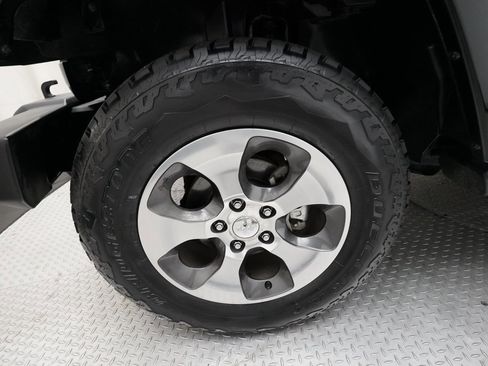 Used 2017 Jeep Wrangler Sahara w/ Connectivity Group image 24