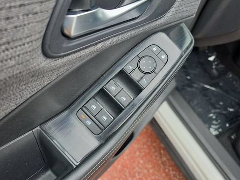 Used 2023 Nissan Rogue SV AWD/4WD image 11