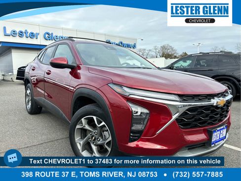 Certified 2024 Chevrolet Trax LT w/ Driver Confidence Package image 1