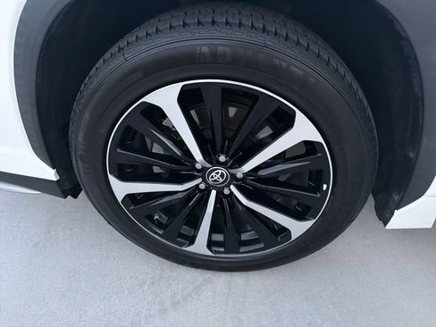 Used 2021 Toyota Highlander XSE FWD image 32