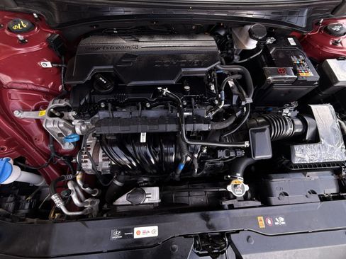 Certified 2025 Hyundai Elantra Limited FWD image 28
