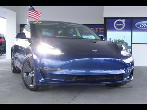 Used 2023 Tesla Model 3 Standard Range RWD image 1