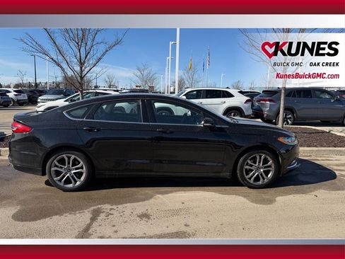 Used 2017 Ford Fusion SE w/ Equipment Group 201A image 3