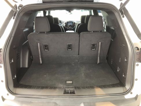 Used 2023 Chevrolet Traverse LT image 8