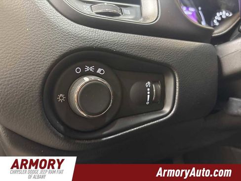 Used 2023 Jeep Renegade Latitude image 10