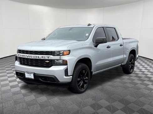 Used 2020 Chevrolet Silverado 1500 Custom w/ Custom 2.7L Value Package image 3