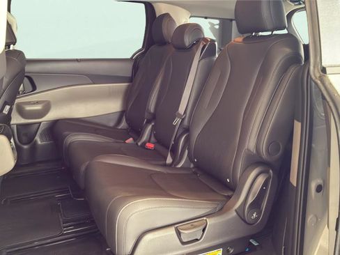 New 2026 Kia Carnival EX FWD image 15