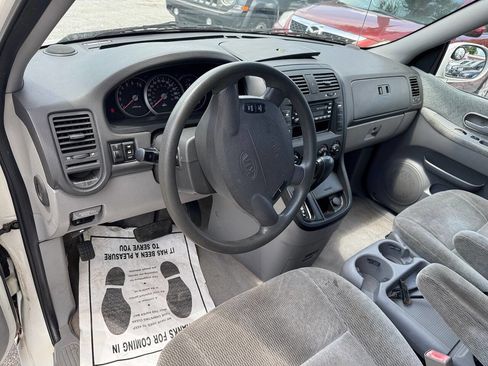 Used 2004 Kia Sedona LX FWD image 11