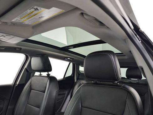 Used 2023 GMC Terrain SLT w/ Infotainment Package II AWD/4WD image 19