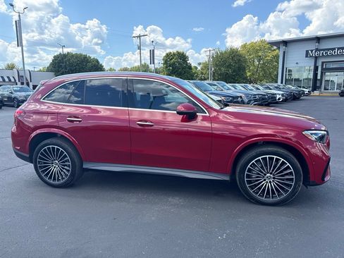 Used 2025 Mercedes-Benz GLC 300 4MATIC image 6