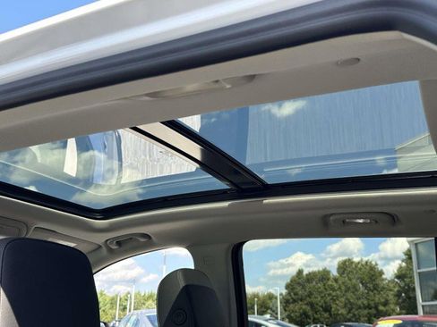 Used 2024 GMC Terrain Denali w/ Denali Premium Package image 16